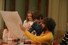 Mario Bellina con gli autori di un altro mostro selezionato dalla giuria di Scriba Festival.